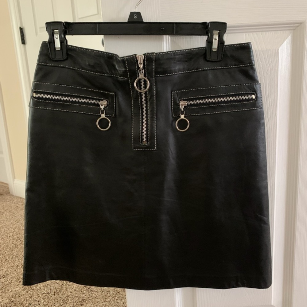 MICHAEL KORS LEATHER ZIPPER SKIRT size 2